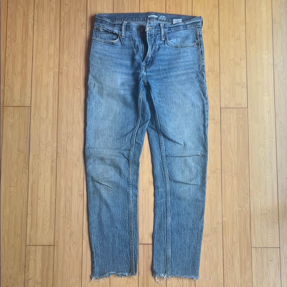 Old Navy Woman’s Light Blue Straight Jeans size 29x32”